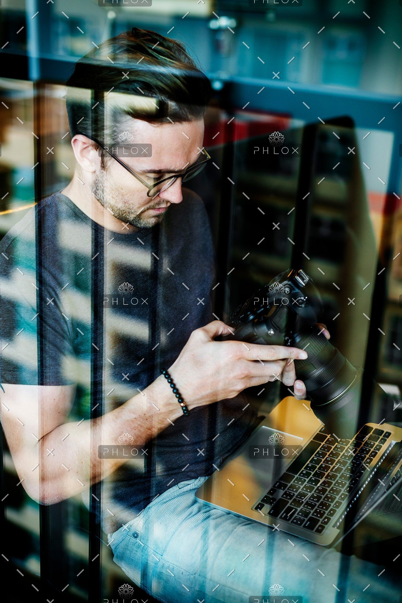 demo-attachment-311-photographer-working-checking-photo-concept-PYTFP28